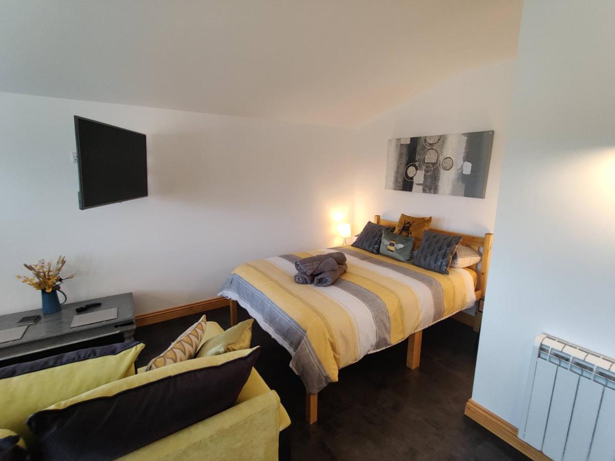 Bumble Bee Cabin Bootle  Esterno foto